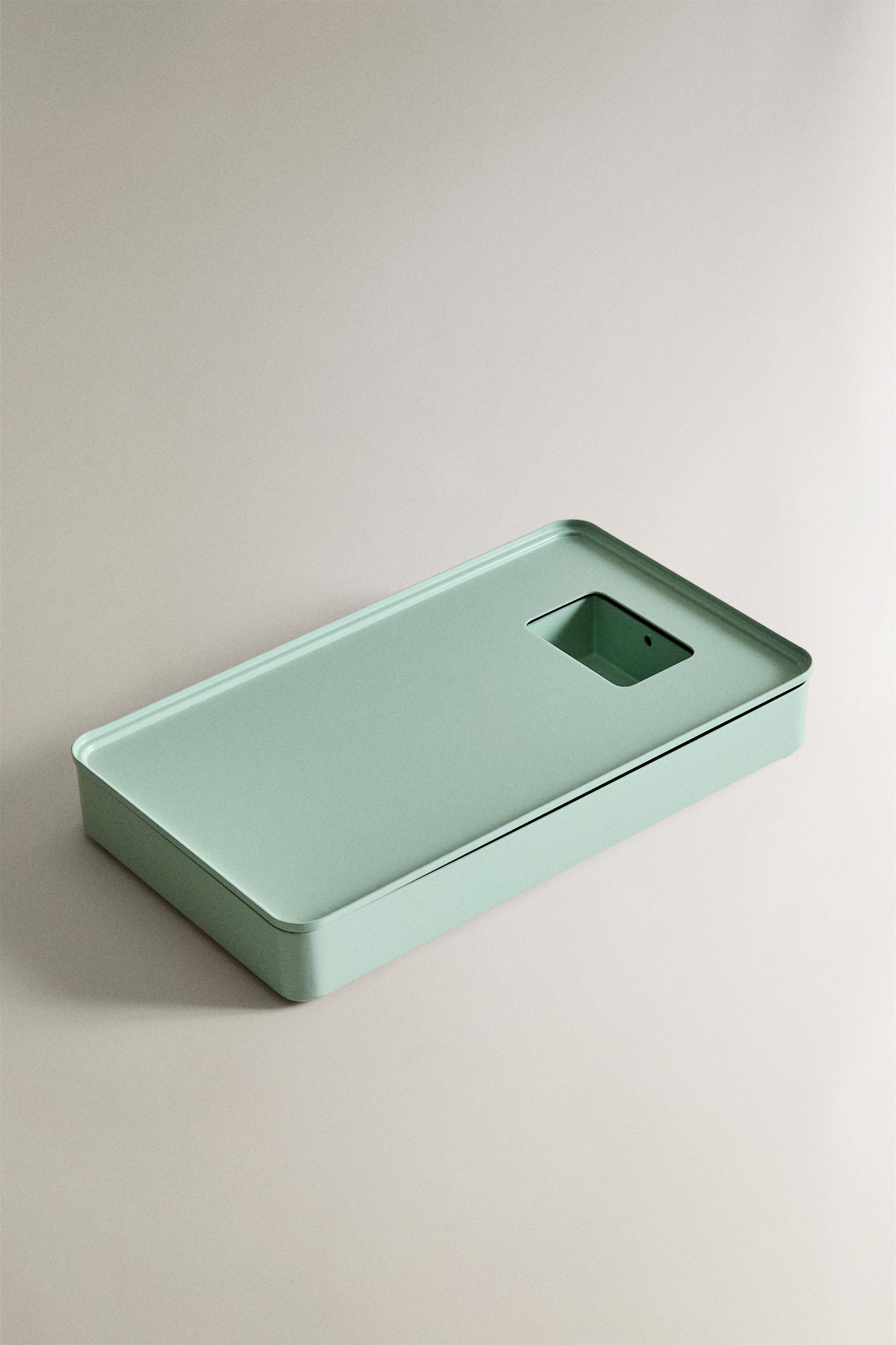 CHILDREN'S METAL DESK ORGANIZER